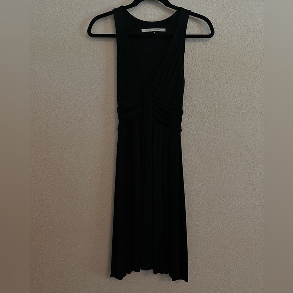 Diane Von Furstenberg Black V-Neck Sleeveless Fit n' Flare Dress - Picture 9 of 10